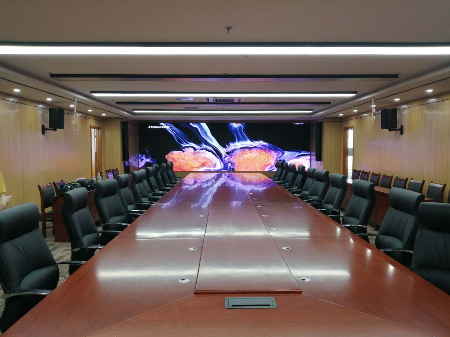濰坊某事業(yè)單位音、視頻會議集成項目完工，會議辦公、音響系統(tǒng)、1.2小間距顯示系統(tǒng)完美融合